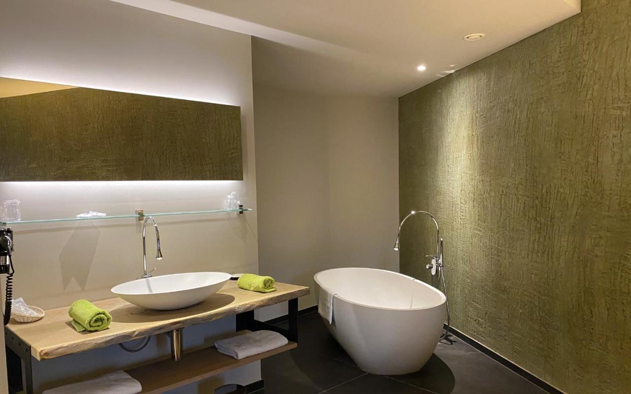 Hotel Wellness Eau De Roche Durbuy Exterior photo